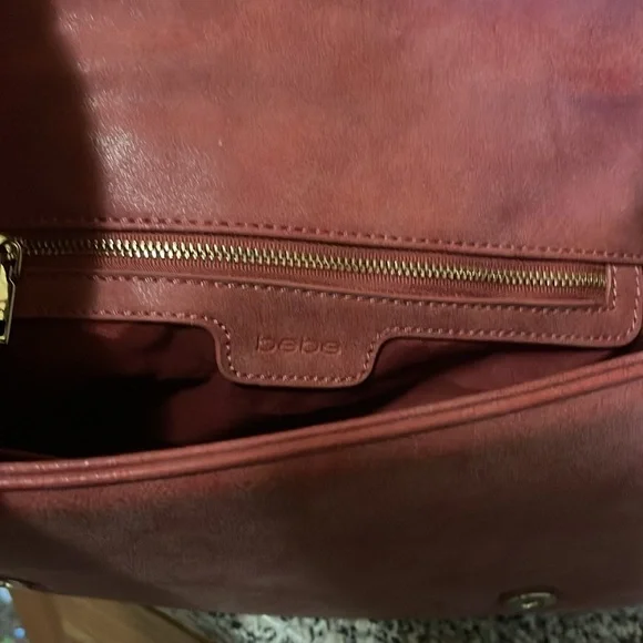 NWOT! BEBE LUCY MINI QUILTED W/ GOLD CHAIN CROSSBODY SLING BAG IN CRANBERRY! - Picture 6 of 13